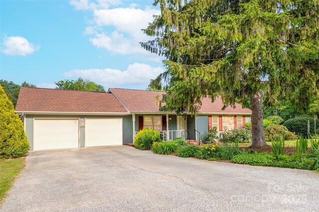 235 Lyndale Rd, Hendersonville, NC 28739 - photo 2