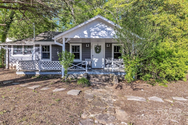 22 Moore Cir, Black Mountain, NC 28711 - bungalow-style home featuring a porch