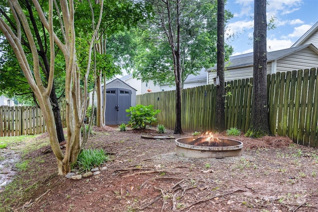 237 Lylic Woods Dr, Fort Mill, SC 29715 - fenced backyard with an outdoor fire pit