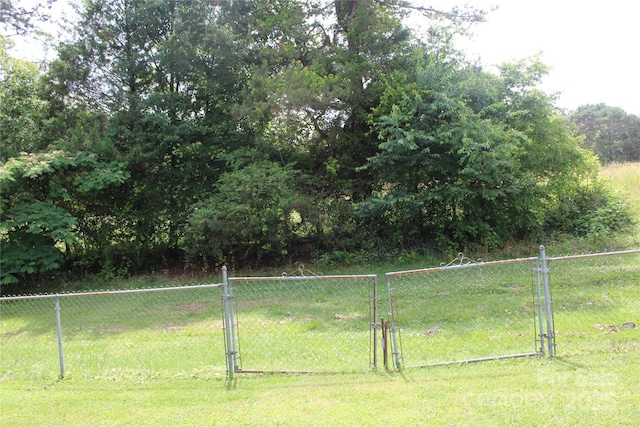 116 Woodbark Ln, Kings Mountain, NC 28086 - view of yard with a gate