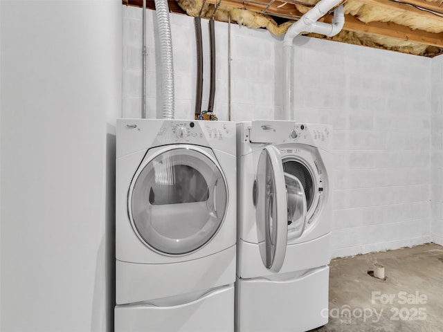 110 Stoney Brook Dr, Clyde, NC 28721 - laundry room with washing machine and clothes dryer