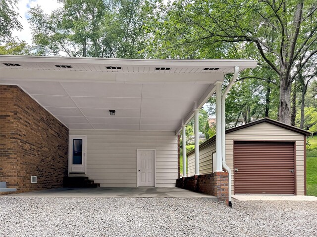 110 Stoney Brook Dr, Clyde, NC 28721 - view of garage