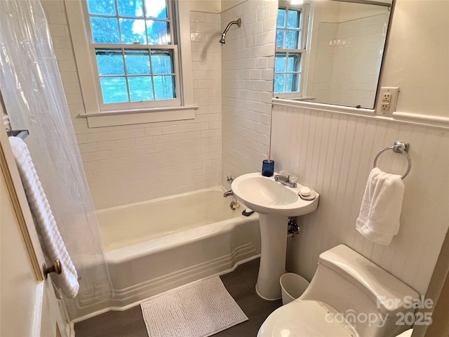 511 Westview St SW, Lenoir, NC 28645 - full bathroom with shower / bath combination with curtain, toilet, and a wainscoted wall