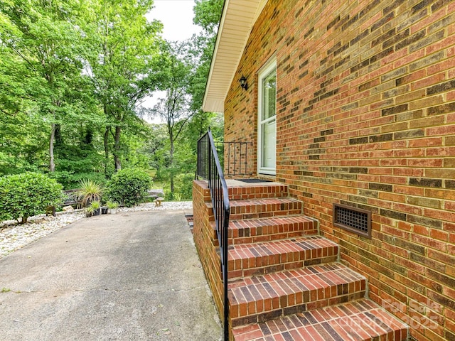 13617 Lake Bluff Dr, Matthews, NC 28105 - view of stairway