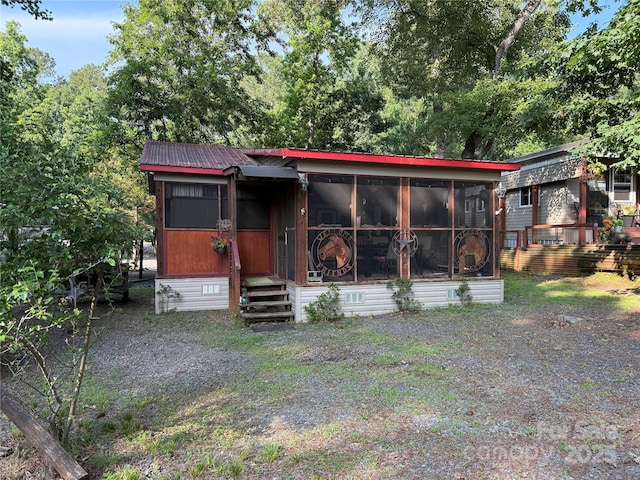 160/162 Arrowood Trl Unit F28/F29, Mount Gilead, NC 27306 - view of front facade with a sunroom and metal roof