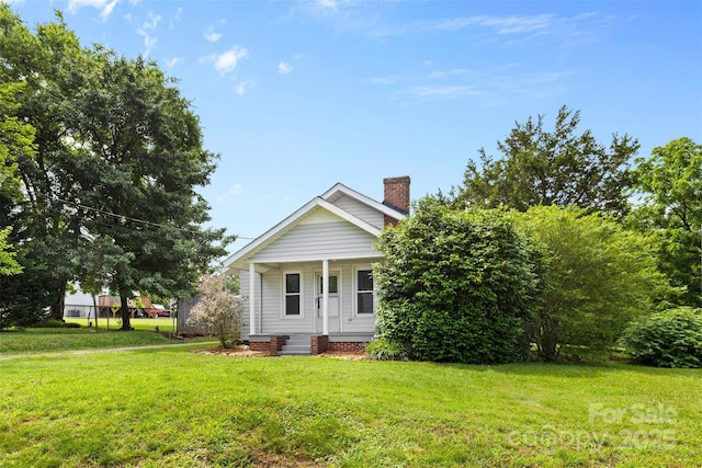 2519 2nd Ave SW, Hickory, NC 28602 - view of front facade featuring a porch, a chimney, and a front lawn