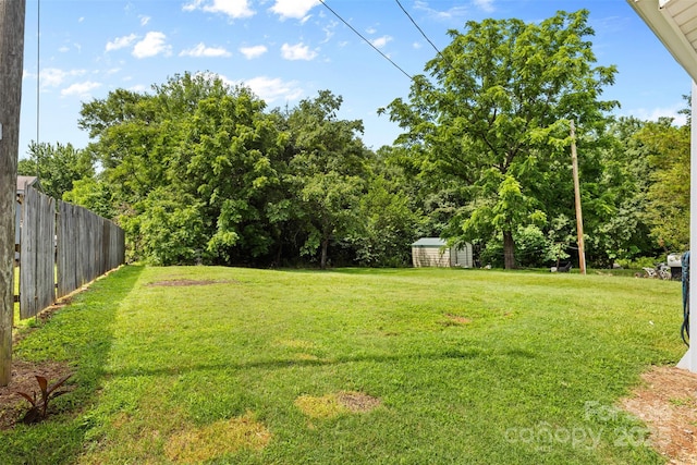 2519 2nd Ave SW, Hickory, NC 28602 - view of yard featuring a shed