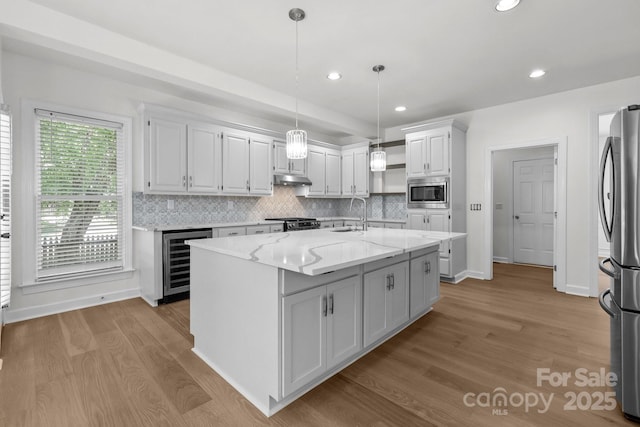 15400 Groveland St, Huntersville, NC 28078 - kitchen featuring beverage cooler, appliances with stainless steel finishes, wood finished floors, decorative backsplash, and recessed lighting