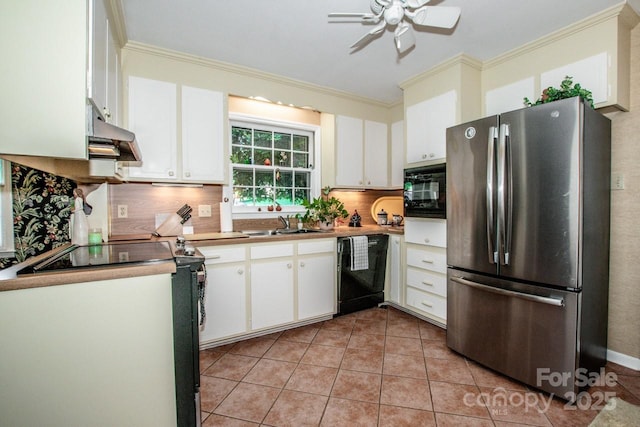 928 Tally Ho Ct, Charlotte, NC 28212 - kitchen featuring black appliances, under cabinet range hood, crown molding, ceiling fan, and decorative backsplash