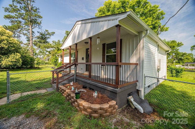 1212 Frank Ext, Rock Hill, SC 29730 - view of front facade with a porch and crawl space