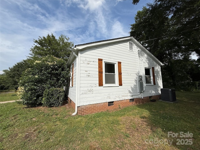 322 Buffalo St, Shelby, NC 28150 - view of property exterior featuring crawl space and a yard