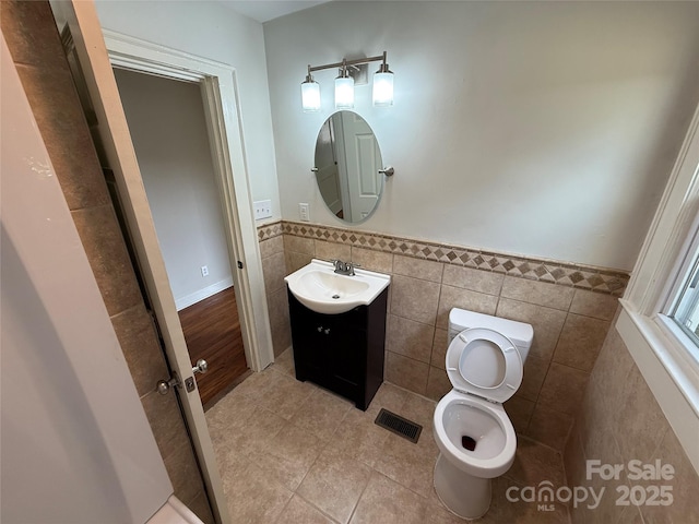 322 Buffalo St, Shelby, NC 28150 - bathroom with tile walls, vanity, tile patterned flooring, and wainscoting