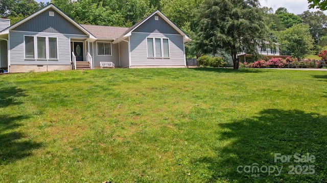 100 Donna Dr, Franklin, NC 28734 - single story home featuring a front yard and entry steps