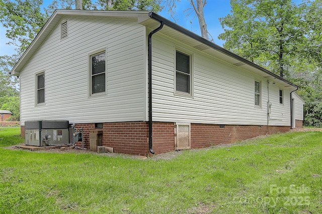 240 Swink Ave, Salisbury, NC 28147 - view of side of property featuring crawl space and a lawn