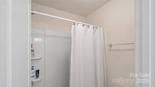 2009 Trindle Vine Ln, Waxhaw, NC 28173 - bathroom featuring a shower with shower curtain