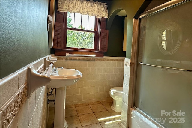 4320 Pisgah Dr, Canton, NC 28716 - full bathroom featuring tile patterned flooring, toilet, a wainscoted wall, and tile walls