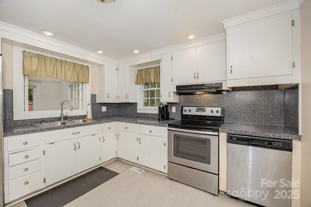 158 John Crotts Rd, Mocksville, NC 27028 - kitchen with stainless steel appliances, under cabinet range hood, a sink, dark countertops, and white cabinetry