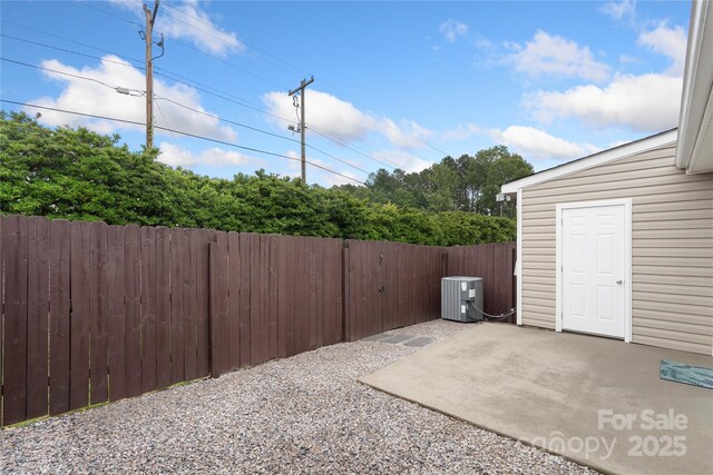 2045 Pin Oak Pl, Cramerton, NC 28032 - fenced backyard with a patio