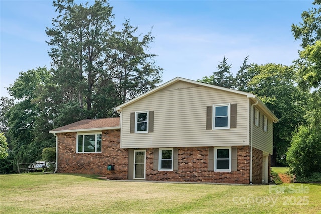 4980 Murray Rd, Winston Salem, NC 27106 - split level home featuring brick siding and a front yard