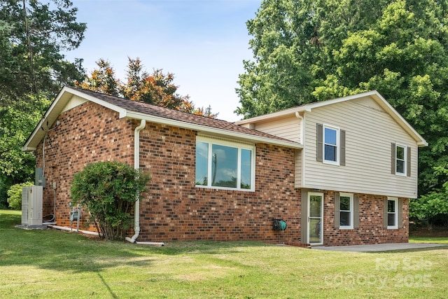 4980 Murray Rd, Winston Salem, NC 27106 - split level home with brick siding and a front yard