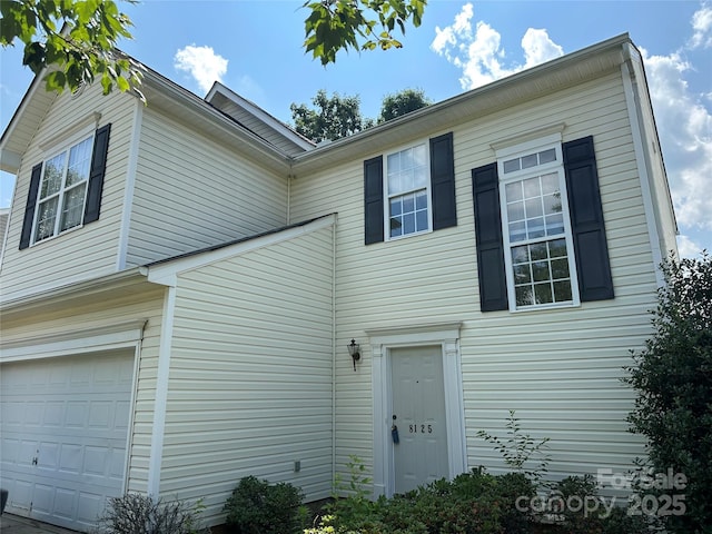 8125 Weeping Fig Ln, Charlotte, NC 28215 - view of front facade featuring an attached garage
