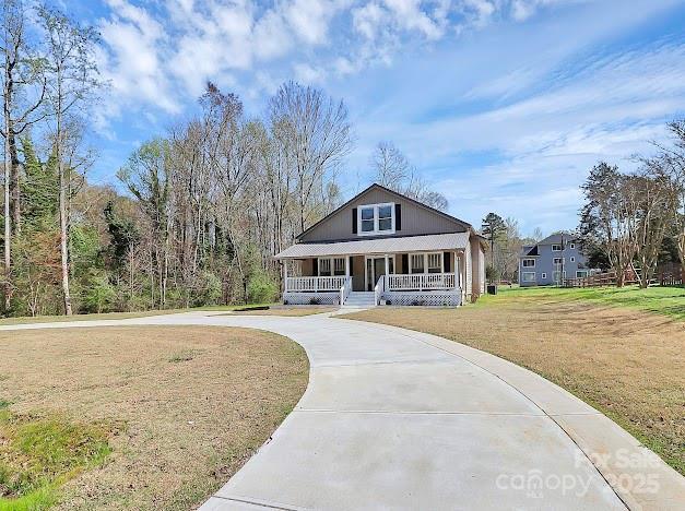12300 Caldwell Rd, Charlotte, NC 28213 - view of front of property featuring a porch, curved driveway, and a front yard