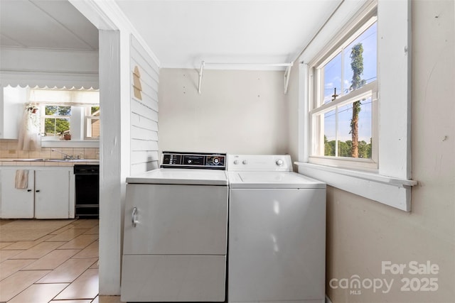 1008 Valley St, Kannapolis, NC 28081 - laundry area featuring washing machine and clothes dryer and crown molding