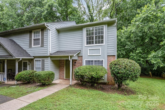 3941 Briarhill Dr, Charlotte, NC 28215 - view of front of home featuring a front yard and brick siding