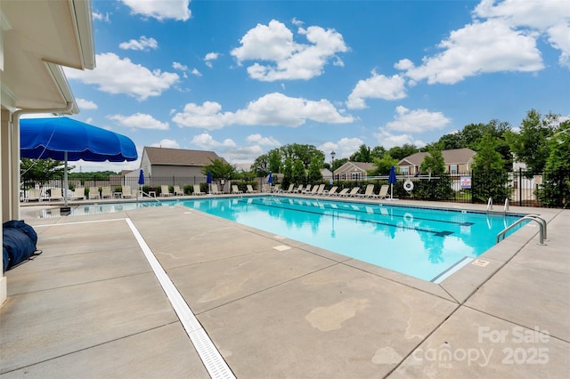 10410 Bradstreet Commons Way, Charlotte, NC 28215 - community pool with a patio area