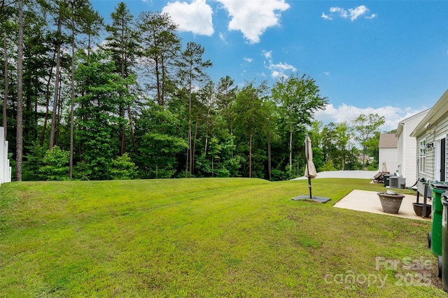 10410 Bradstreet Commons Way, Charlotte, NC 28215 - view of grassy yard featuring a patio