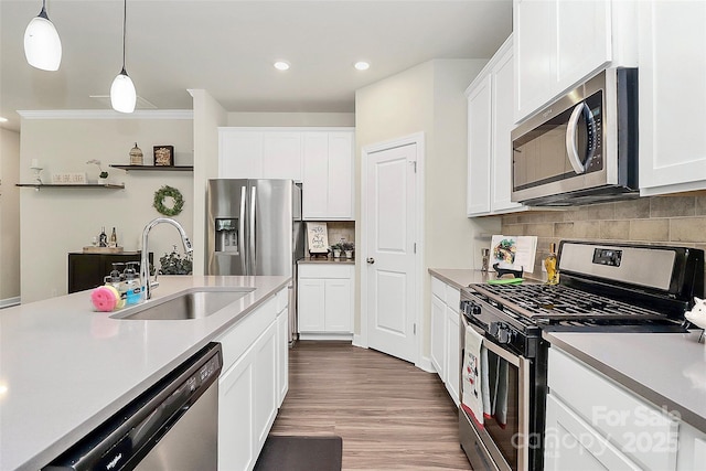 11733 Mesquite Rd, Huntersville, NC 28078 - kitchen featuring stainless steel appliances, a sink, pendant lighting, recessed lighting, and light countertops