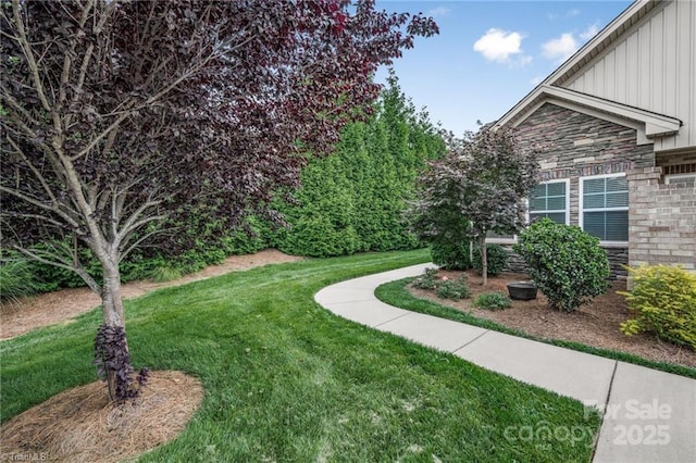 202 Watchtower Ct, Winston Salem, NC 27127 - view of green lawn