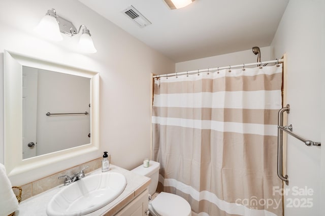 10127 Tallent Ln, Huntersville, NC 28078 - bathroom featuring vanity and curtained shower