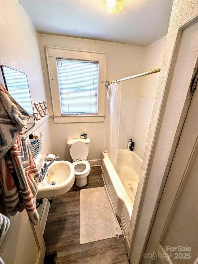 450 1st St SE, Hickory, NC 28602 - full bathroom featuring wood finished floors, a sink, toilet, and shower / bathtub combination with curtain