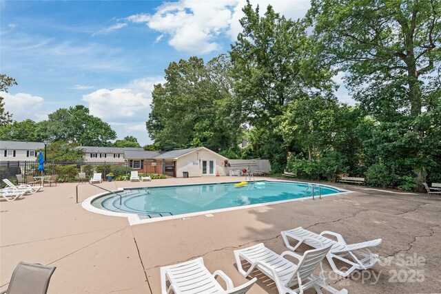 5949 Quail Hollow Rd Unit E, Charlotte, NC 28210 - community pool with a patio area
