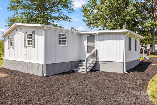 5354 Sherrills Ford Rd, Catawba, NC 28609 - manufactured / mobile home featuring entry steps