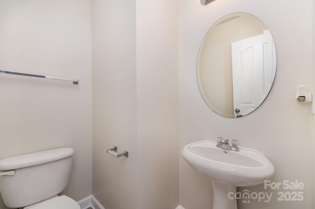 13622 Stringfellow Ln, Charlotte, NC 28278 - half bath with toilet and baseboards