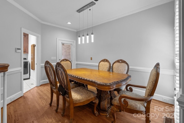 654 9th St N, Albemarle, NC 28001 - dining space featuring washer / clothes dryer, crown molding, light wood-type flooring, and recessed lighting