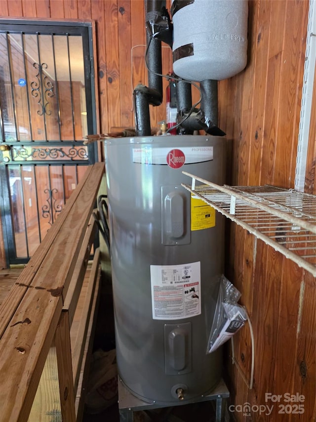 4298 NC-41 Hwy S, Fairmont, NC 28340 - utilities featuring electric water heater