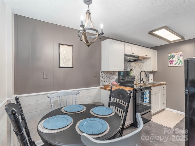 95 Harmon Ave, Lake Junaluska, NC 28745 - dining room featuring a chandelier and a textured ceiling