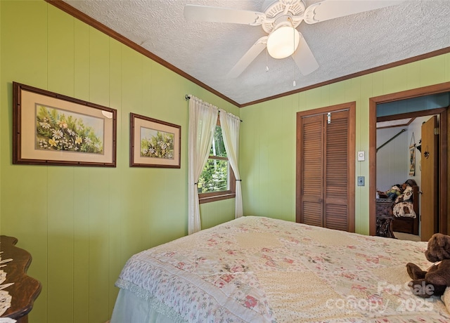 724 Pless Underwood Rd, Maggie Valley, NC 28751 - bedroom featuring ornamental molding, a textured ceiling, a closet, and ceiling fan