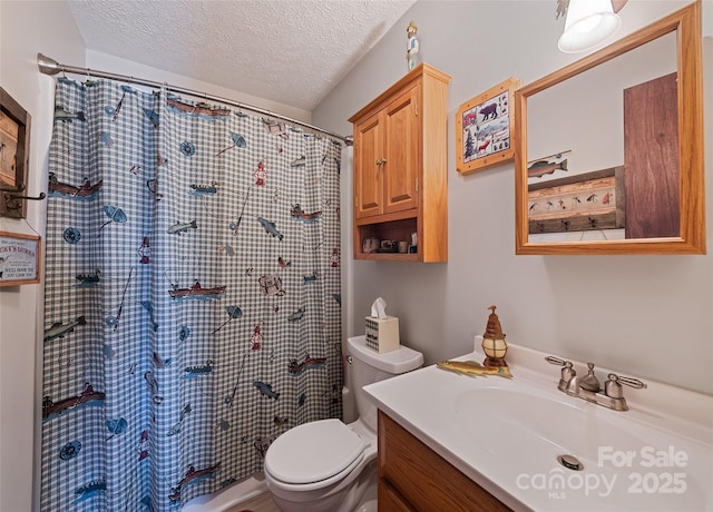 724 Pless Underwood Rd, Maggie Valley, NC 28751 - full bath with vanity, curtained shower, and a textured ceiling