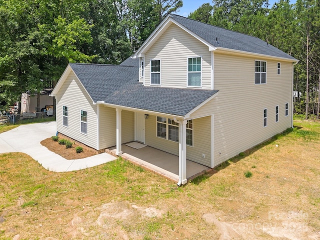 130 Aurora Blvd, Matthews, NC 28105 - traditional-style house featuring a shingled roof and a front yard