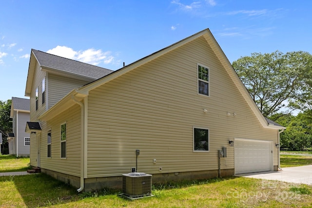 130 Aurora Blvd, Matthews, NC 28105 - view of side of property featuring driveway and a garage