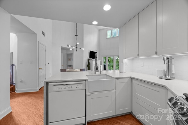415 N Church St Unit 311, Charlotte, NC 28202 - kitchen featuring dishwasher, a peninsula, range, light countertops, and light wood-type flooring