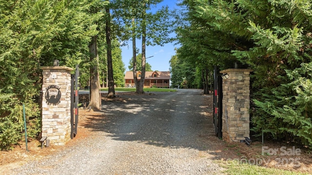 10108 Saw Mill Rd, Charlotte, NC 28278 - photo 2