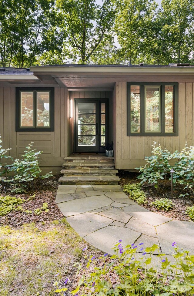 12 Beech Tree Ln, Asheville, NC 28804 - entrance to property with board and batten siding