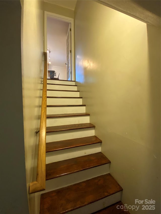 5570 George Henry Dr, Hickory, NC 28602 - view of stairs