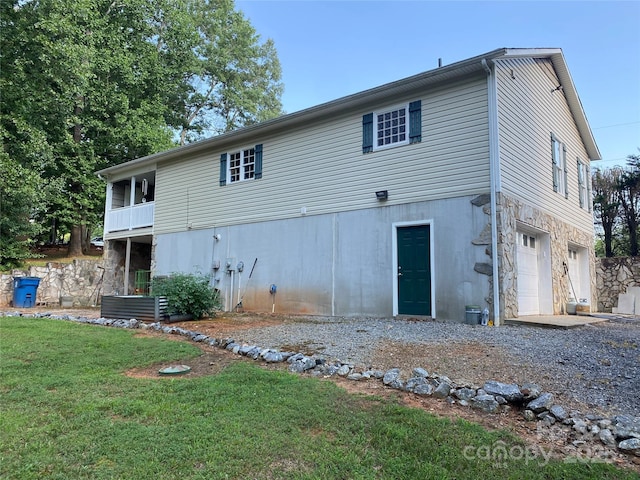 5570 George Henry Dr, Hickory, NC 28602 - rear view of house with a garage, a lawn, and gravel driveway