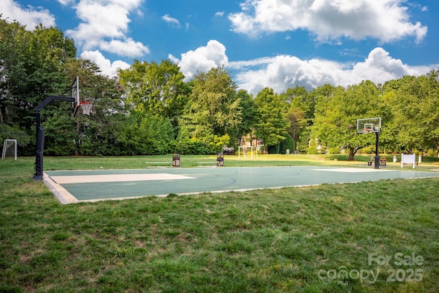 8805 Deerland Ct, Huntersville, NC 28078 - view of sport court with community basketball court and a lawn